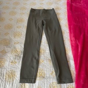 Green lululemon wunder under train leggings